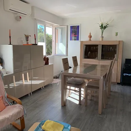 6 Pers Climatise - Centre A 15 Min De La - 75m2 - 3 - Terrasse -calme - Parking * Le Lavandou