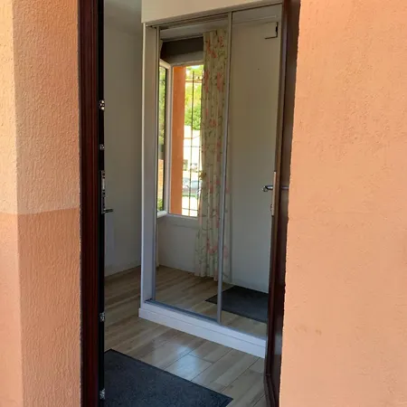 6 Pers Climatise - Centre A 15 Min De La - 75m2 - 3 - Terrasse -calme - Parking * Le Lavandou