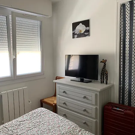 Appartement 6 Pers Climatise - Centre A 15 Min De La - 75m2 - 3 - Terrasse -calme - Parking Le Lavandou