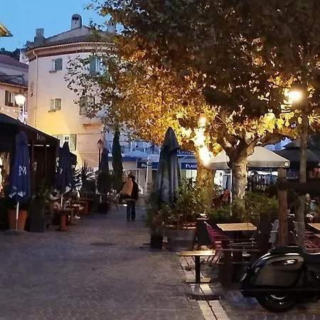 Appartement 6 Pers Climatise - Centre A 15 Min De La - 75m2 - 3 - Terrasse -calme - Parking Le Lavandou
