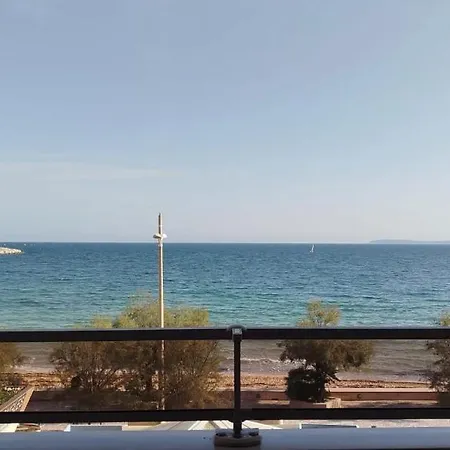 6 Pers Climatise - Centre A 15 Min De La - 75m2 - 3 - Terrasse -calme - Parking * Le Lavandou